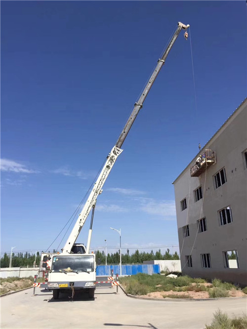 玉山县“轻装强干”—— 吊车的 “轻量化臂架” 技术