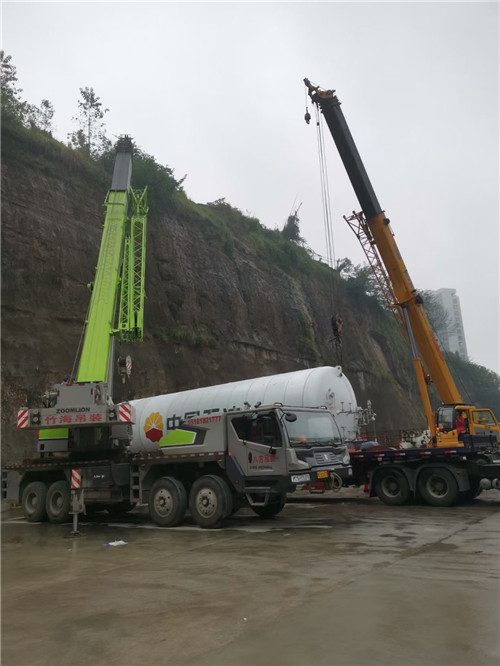 玉山县“不怕风雨冻”—— 吊车的 “恶劣环境适应” 技术